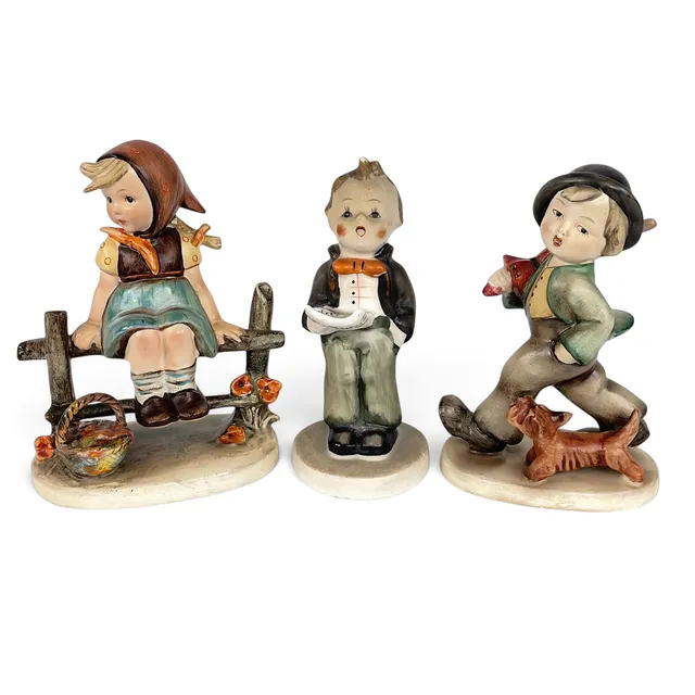 FIGURINER, 3 st, porslin, varav 2 st M.J.Hümmel, Goebel, Tyskland, 1900-talets första hälft.