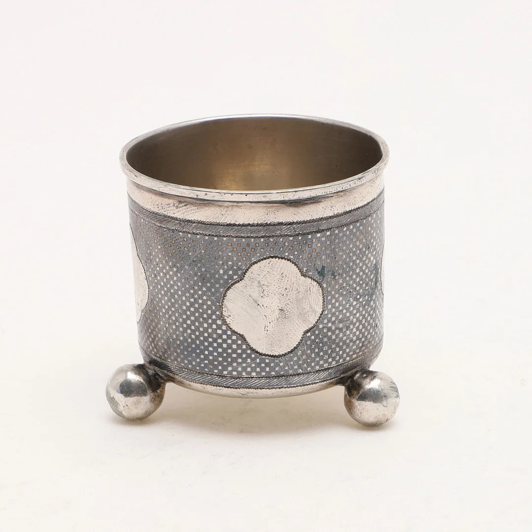 A LATE 19TH CENTURY RUSSIAN NIELLOWORK VODKA CUP. — Silver — Lawrences Auctioneers