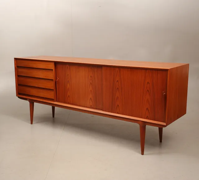 GUNNI OMANN. skänk/sideboard ”Modell #18” , Omann Jun Møbelfabrik A/S, Danmark.