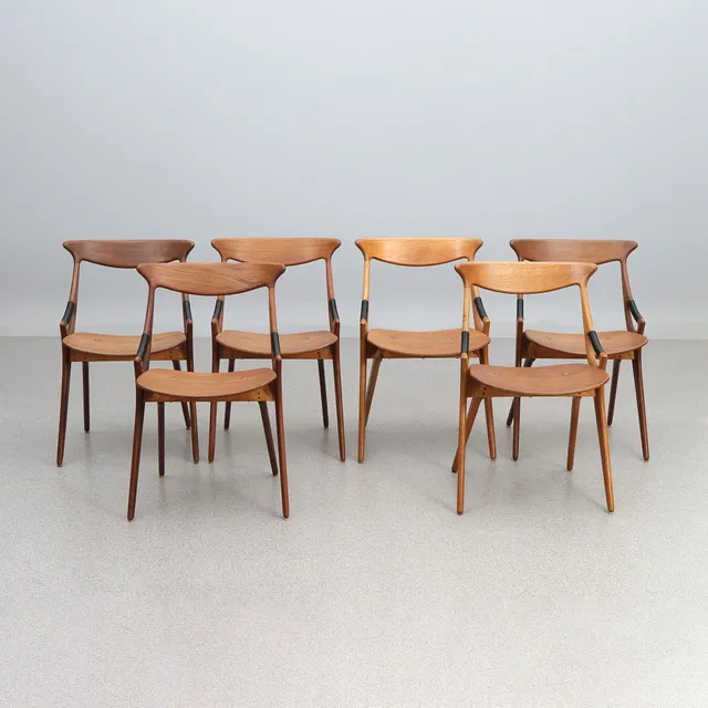 ARNE HOVMAND OLSEN. STOLAR, SEX ST. Teak. Modell 71. Danmark, 1950/60-tal. Några märkta undertill.