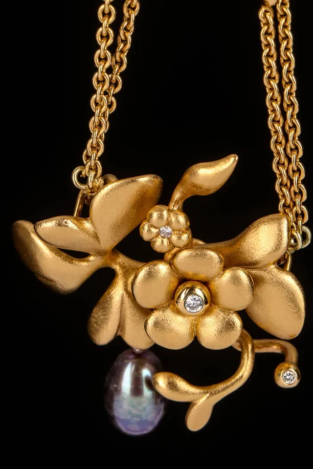 Ole Lynggaard. Flower lock with diamonds and pearl with double necklace of 18 kt. gold (2)