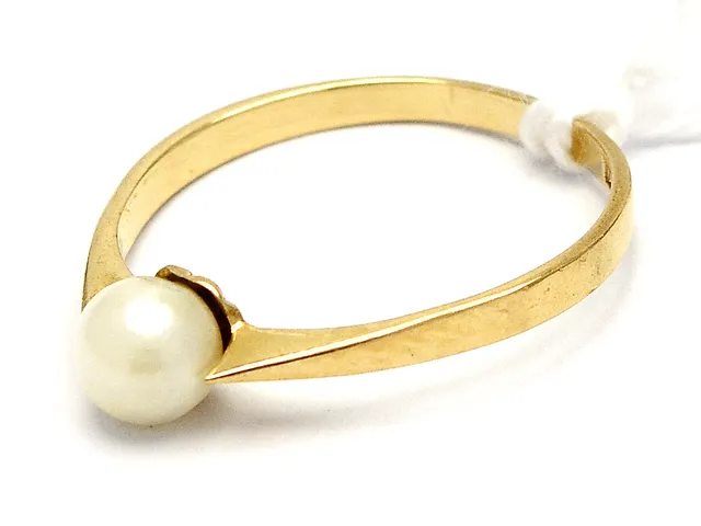 Ring 18K 1,3g med pärla (skadad/ sprucken) Ø16¼