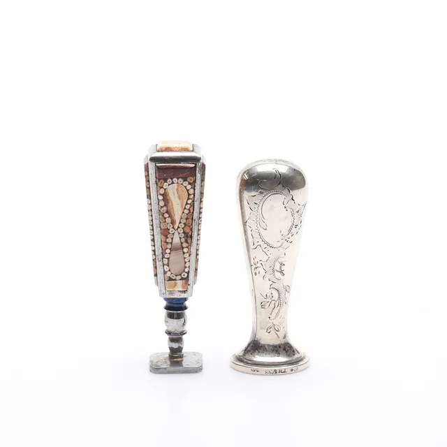 SIGILLSTÄMPLAR, 2 st, bland annat silver.