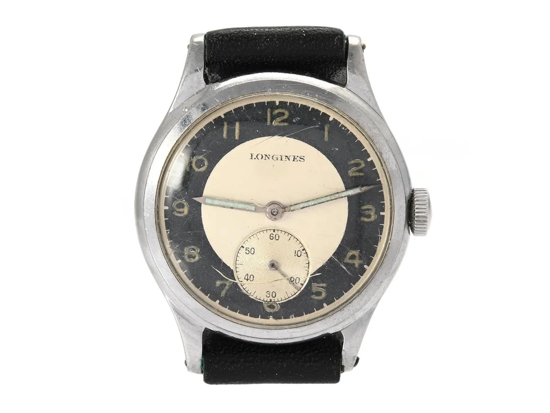 LONGINES, herrur, 31,5 mm, Cal 10.68 Z, Serie nr. 6722677, Boett nr. 22772 / 59, stål, manuell, plexiglas, liten sekundvisare, relumade visare, skadad urtavla, defekt (går ej, akut servicebehov), läderband, ca 1946. — Klockor/Longines — Kaplans