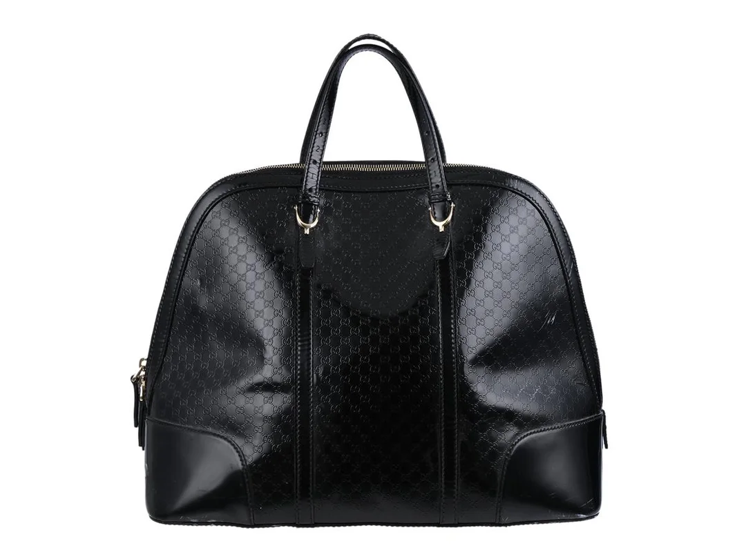 VÄSKA, GUCCI, svart patent lack, guldfärgade beslag, 39x31x17,5 cm, slitage på hörn, bruksslitage. — Accessoarer/Väskor — Kaplans