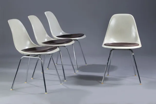 Charles Eames. Et sæt på fire skalstole, model DSX. Glasfiber (4)