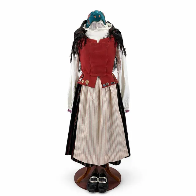 FOLKDRÄKT, Dam, Jättendal, Hälsingland, 1900-talets första hälft.