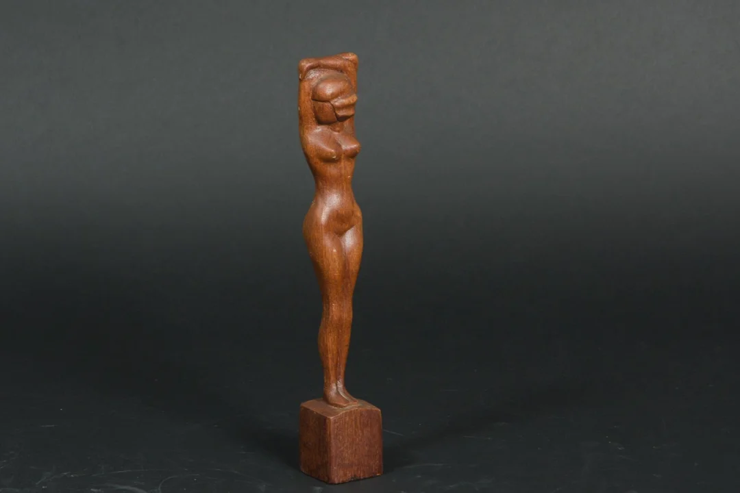 Ubekendt kunstner, kvinde skulptur — Paintings and sculptures/Sculptures — Lauritz