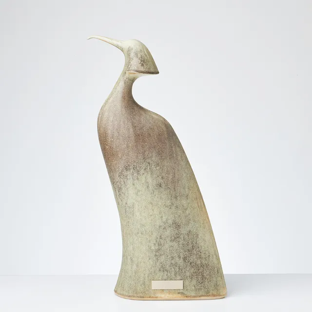 GETTHEN HOLM. skulptur, stengods, i form av sjöfågel, år 1990, undertill signerad samt daterad -90.