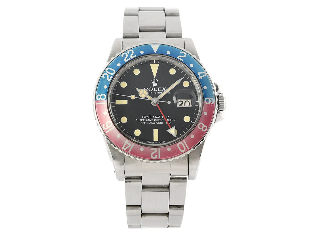 ROLEX, Oyster Perpetual, Date, GMT-Master (Swiss-T<25), Chronometer, Ref nr. 16750, Serie nr. 6250749, Cal 3075, Verk nr. 0451343, Boett nr. 16750, herrur, 40 mm, stål, automatisk, plexiglas, datum, 24-timmarsvisning, defekt (akut servicebehov), målad 24-timmarsvisare, Oysterlänk, viklås, Ref nr. 78360-VE/580, ca 1979, box, ytterkartong. — Klockor/Rolex — Kaplans