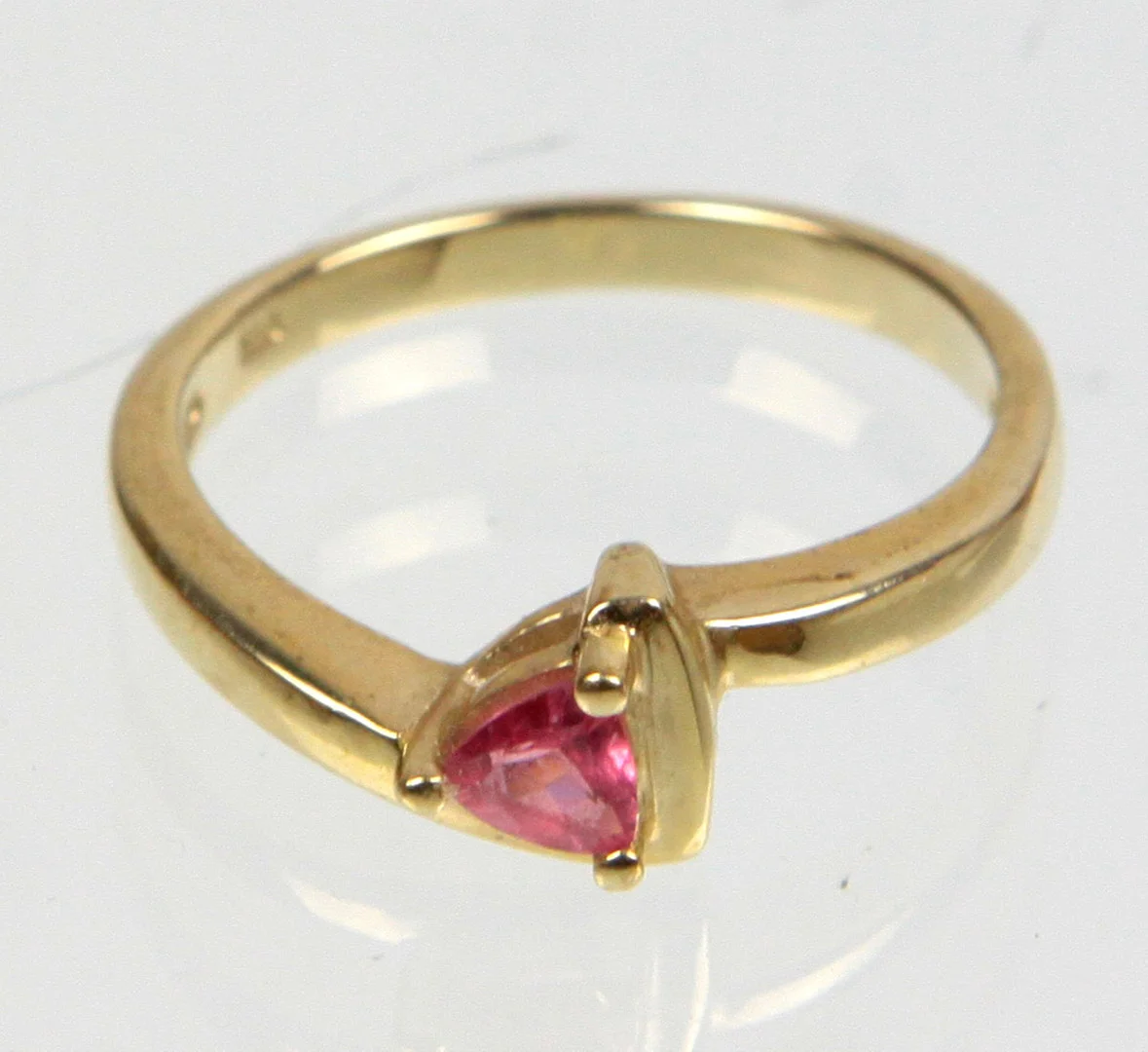 RING MIT EDELROTEM SPINELL, RING 375. — Rings — Auktionshaus Bossard