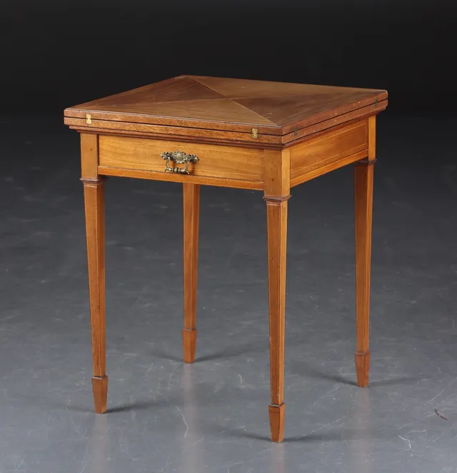 Spillebord af mahogni, 1900-tallets begyndelse