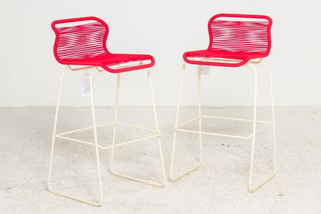 Verner Panton. VP ONE barstol i farve Scarlett (2) — Furniture/Chairs — Lauritz