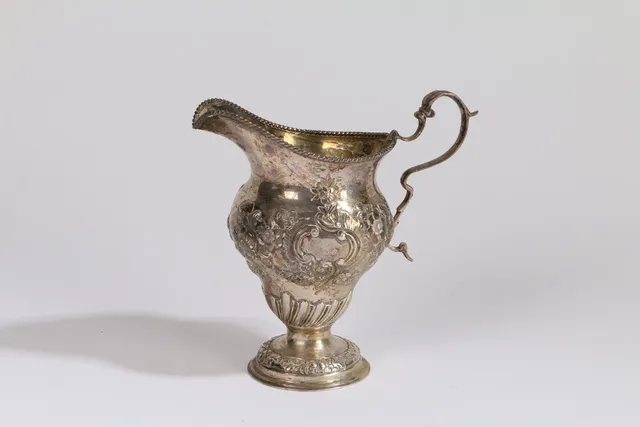 LATE VICTORIAN SILVER CREAM JUG.
