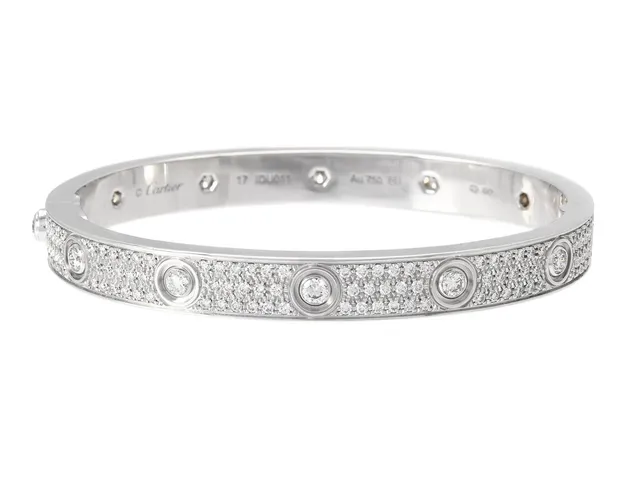 CARTIER, armband, Love bracelet, 18K vitguld, 216 briljantslipade diamanter 3,15 ctv, serienr IDU011, stl 17, vikt 45,8 g, certifikat, rengöringskit, reseetui, originaletui och ytterkartong.