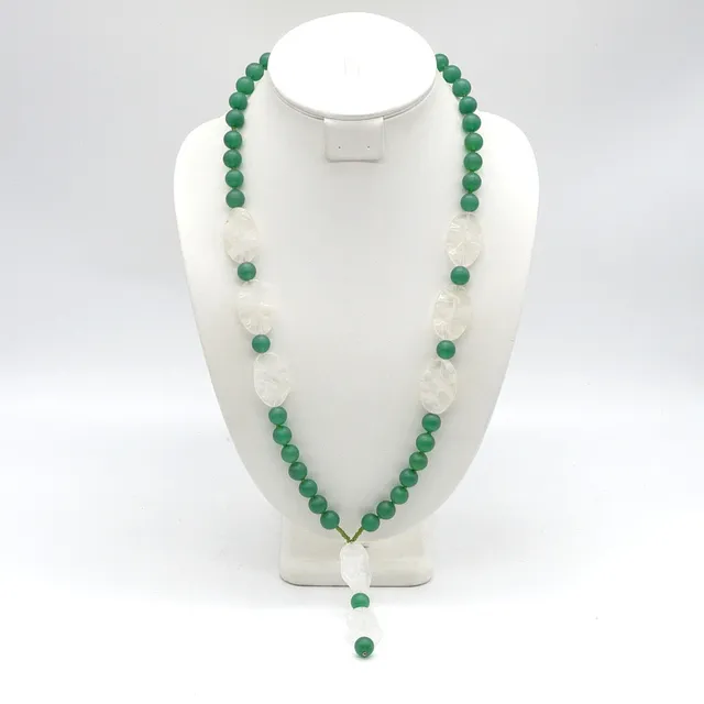 PERLENCOLLIER MIT BERGKRISTALL UND GLAS, HANDGEMACHTE UND HANDPOLIERTE PERLEN, SPÄTE 20. JAHRHUNDERT.