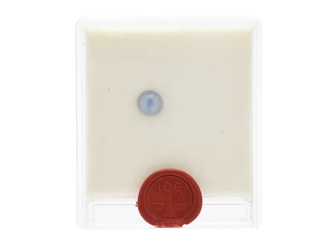 STJÄRNSAFIR, cabochonslipad, 4,95 ct, gråblå, plomberad, certifikat IOG.