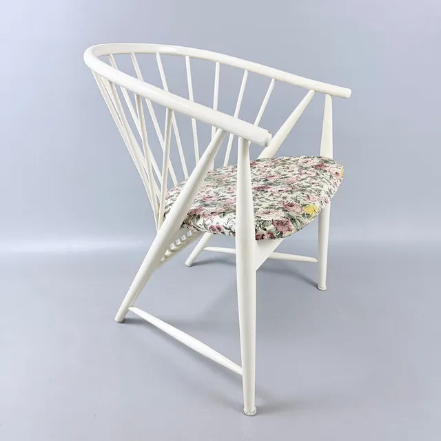 SONNA ROSÉN. KARMSTOL, "Solfjädern", för Nässjö Stolfabrik, formgiven 1948.