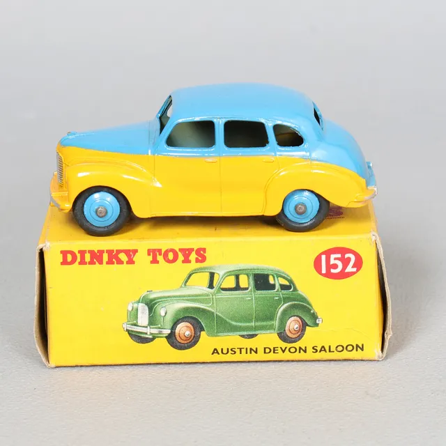 DINKY TOYS NO. 152 AUSTIN DEVON SALOON.