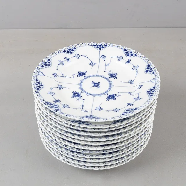 MATTALLRIKAR, porslin, 12 stycken, "Musselmalet" Helblond, Royal Copenhagen, Denmark.