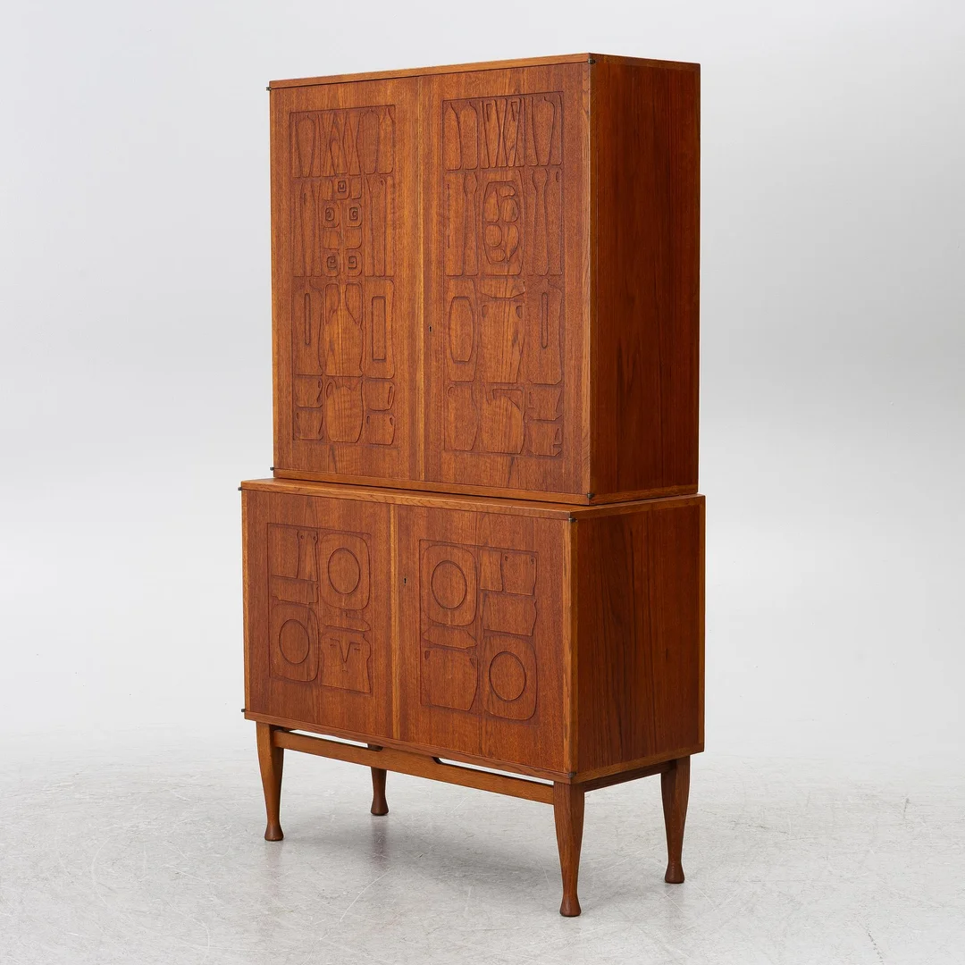 Yngve Ekström, skåp, "Krus", AB Westbergs Möbler, Tranås, 1950-tal. — Design/Möbler — Bukowskis