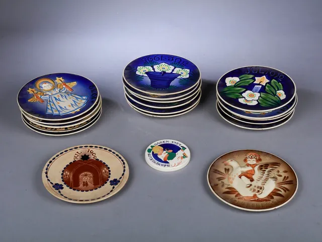 Aluminia. En samling juleplatter, ca. 1910-1934 (18)