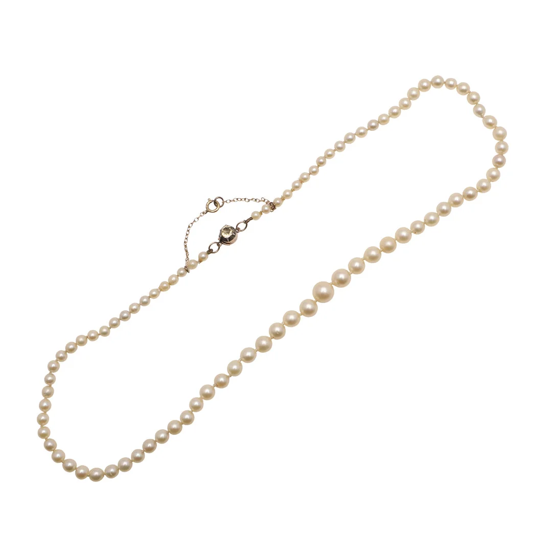 A SINGLE ROW GRADUATED SALTWATER CULTURED PEARL NECKLACE. — Necklace — Lawrences Auctioneers