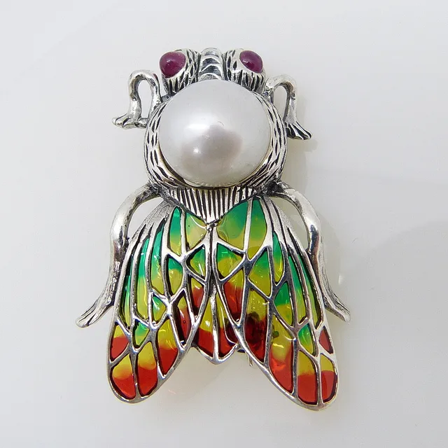 PEARL FLY PENDANT / BROOCH.