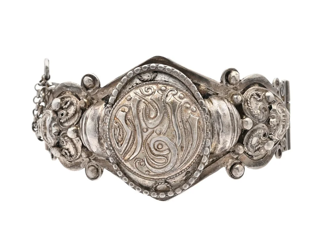 ARMRING, silver, mått 6,5 cm x 5,5 cm, vikt 32,8 g. — Smycken/Armring — Kaplans