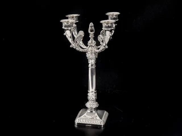 KANDELABER, silver (925), H 26,5 cm, fylld i botten, vikt 430 g, buckla, tyska stämplar.