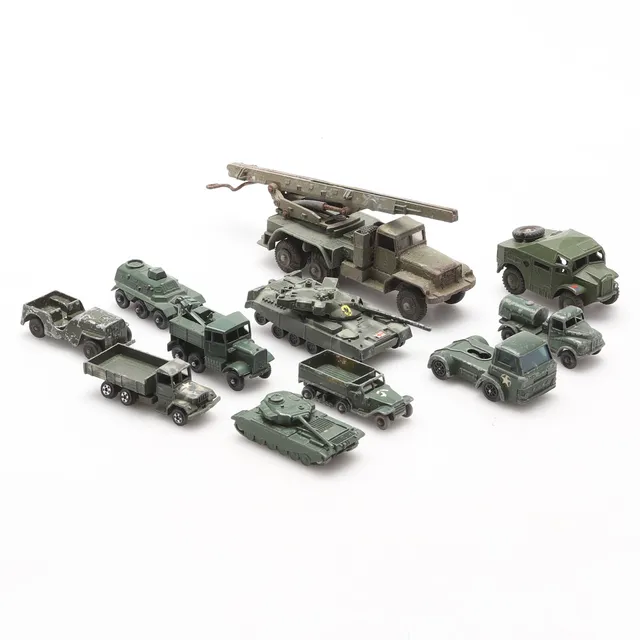 MILITÄRFORDON, 11 st, Lesney, Corgi, Zylmex och Dinky Toys.