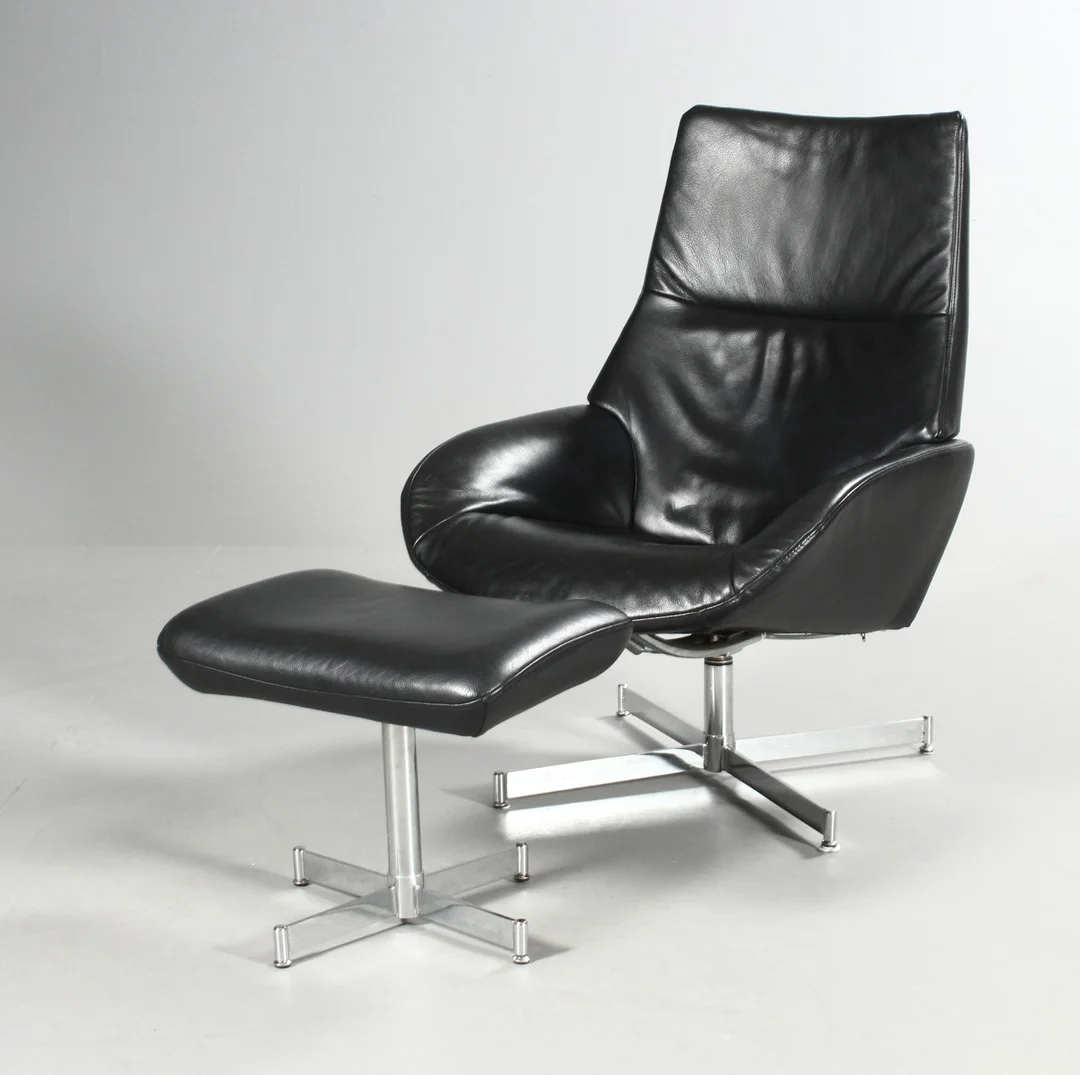 Kebe. Lænestol samt skammel — Furniture/Lounge chairs — Lauritz