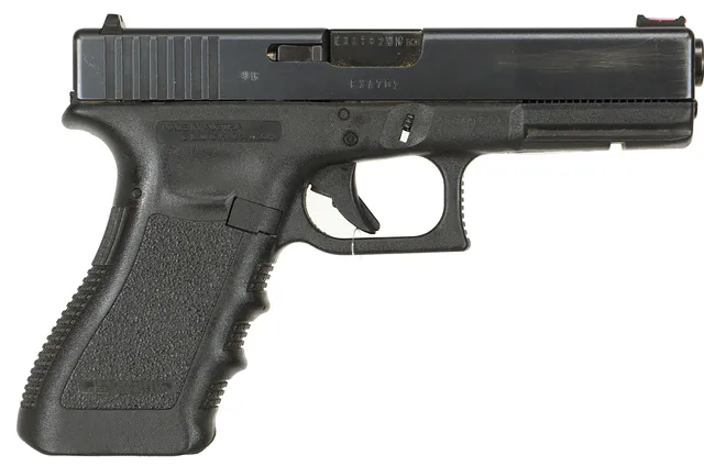 PISTOL, Halvautomat, fabrikat Glock, modell 17, kaliber 9x19, tillv.nr EXA702, se-nr SE2179632.