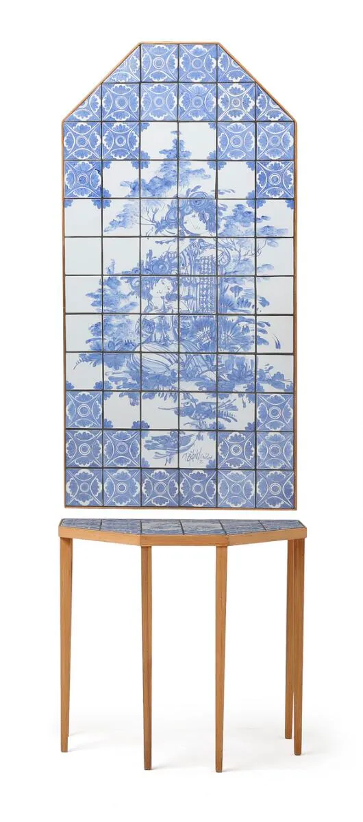 A hall furniture set comprising a console table and a matching wall relief with glazed earthenware tiles. Decorated with blue glazed motifs on a light grey glazed base. Console table with pine wood frame. Signed resp. Bjørn Wiinblad and Bjørn Wiinblad 74. Console table: H. 70.5 cm. W. 75 cm. D. 54 cm. Wall relief: H. 149 cm. W. 75 cm. (2)