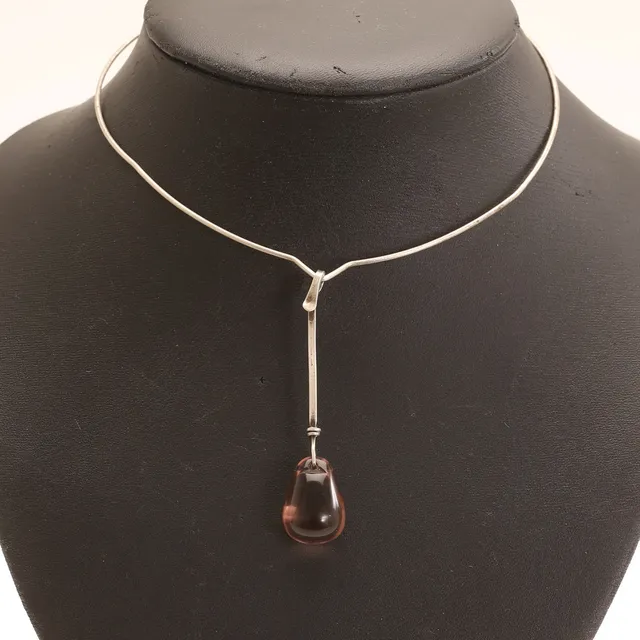 VIVIANNA TORUN BÜLOW-HÜBE. Halsring med hänge, sterlingsilver.
