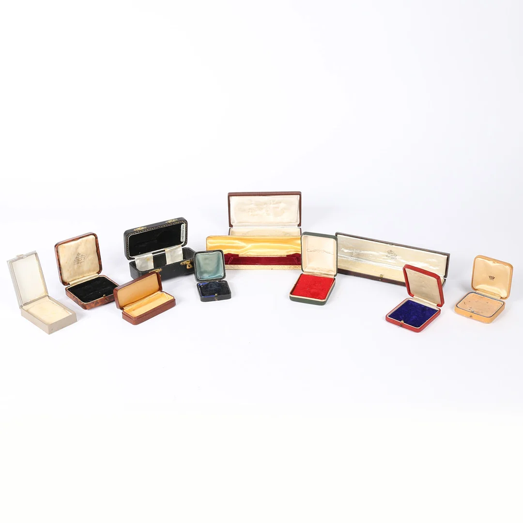 VINTAGE JEWELLERY/ SILVERWARE BOXES. — Objet de vertu & Miscellaneous — Bishop & Miller