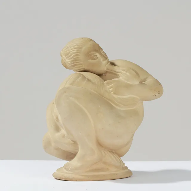 KAI NIELSEN. Skulptur af uglaseret keramik betitlet 'Leda og Svanen, udført hos Herman A. Kähler, Næstved, Danmark, 1900-tallets første halvdel.