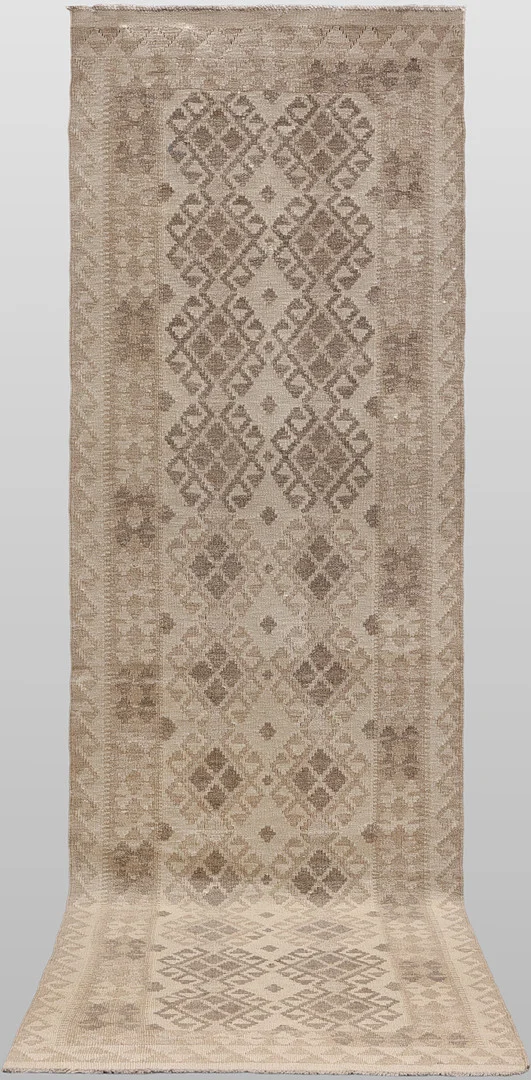 ORIENTMATTA. Kelim naturfärgad, gallerimodell, 291 x 81 cm. — Oriental Carpets & Textiles — Gomér & Andersson Nyköping