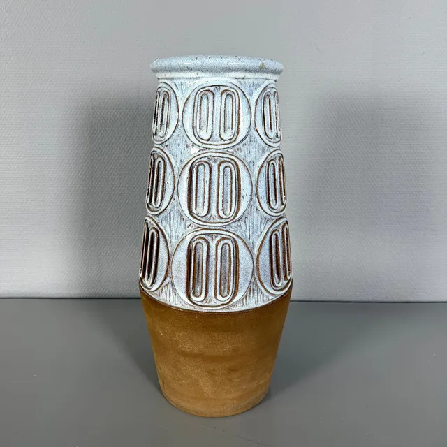 MARIANNE STARCK (1938–2007), Golvvas, 1960/70-tal, design för Michael Andersen & Son, Bornholm, Danmark, delvis glaserat stengods, dekor i geometriska former.