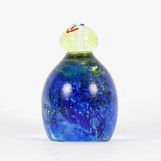 CARLOS R. PEBAQUE. Figurin, konstglas, Gullaskruf, Signerad -99.