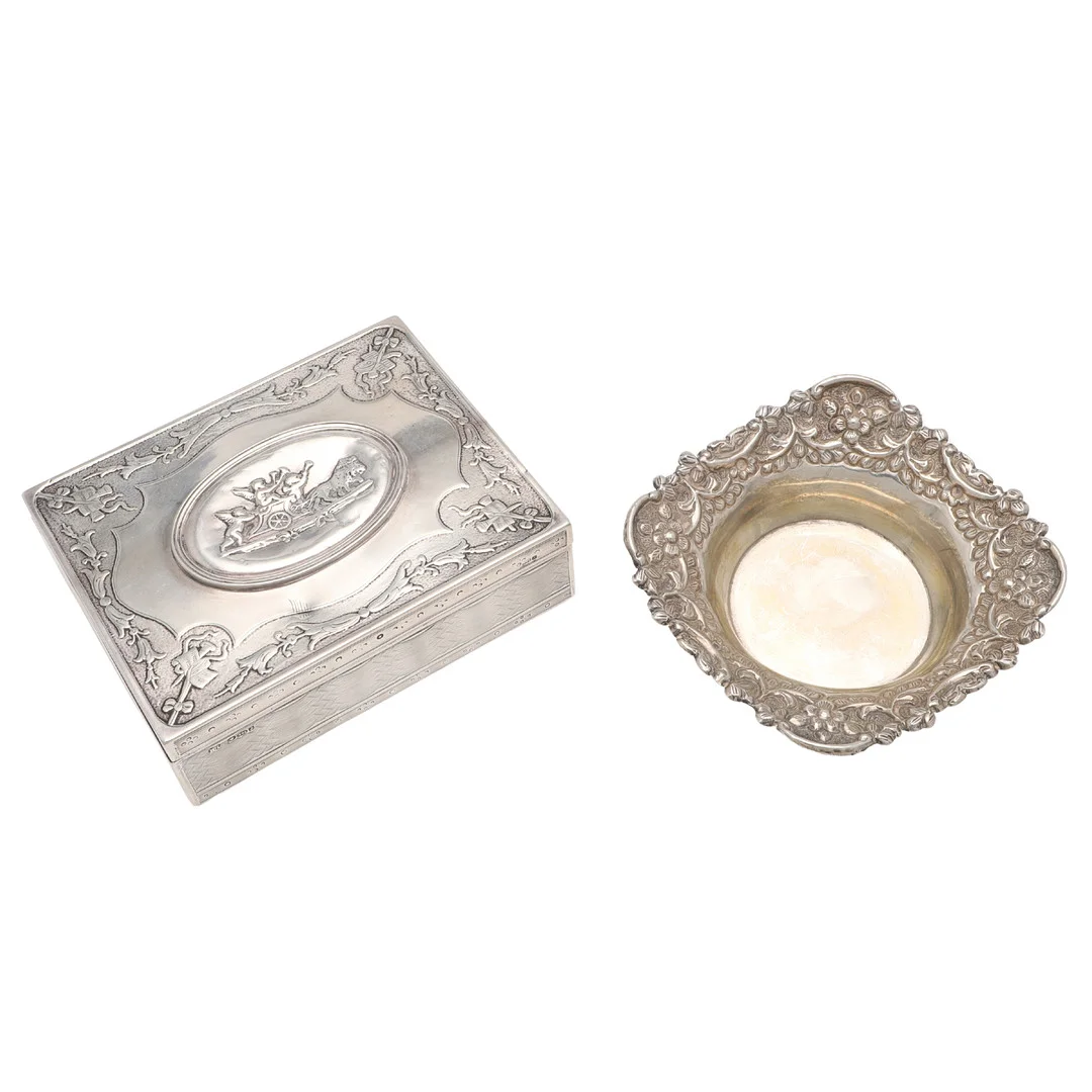 A LATE 19TH/ EARLY 20TH CENTURY SILVER MOUNTED DRESSING TABLE BOX. — Silver — Lawrences Auctioneers