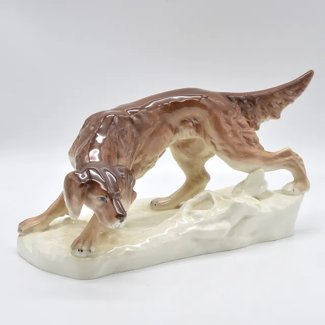 ROYAL DUX, HUND, PORZELLANFIGUR, HANDBEMALT, TSCHECHIEN, UM 1930ER.