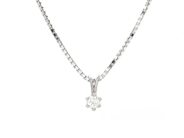HÄNGE MED KEDJA, 18K vitguld, briljantslipad diamant ca 0,15 ct, ca TW/SI, längd 42 cm, vikt 4,6 g.