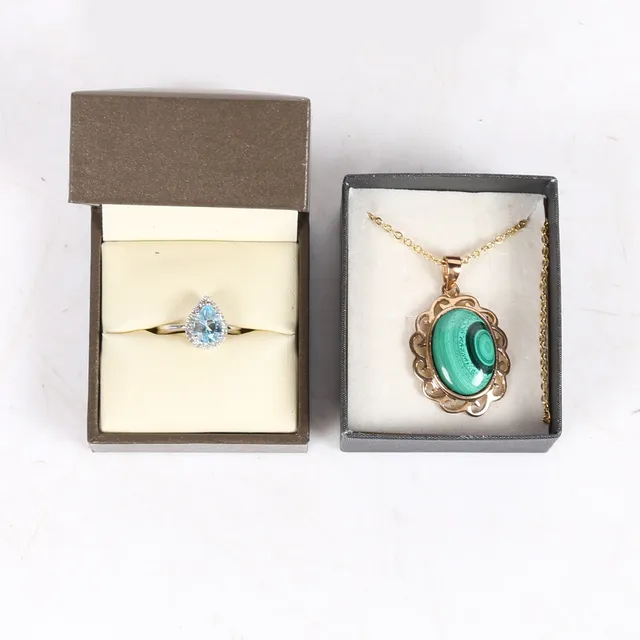 9CT WHITE GOLD DIAMOND AND TOPAZ CLUSTER RING WITH MALACHITE NECKLACE.