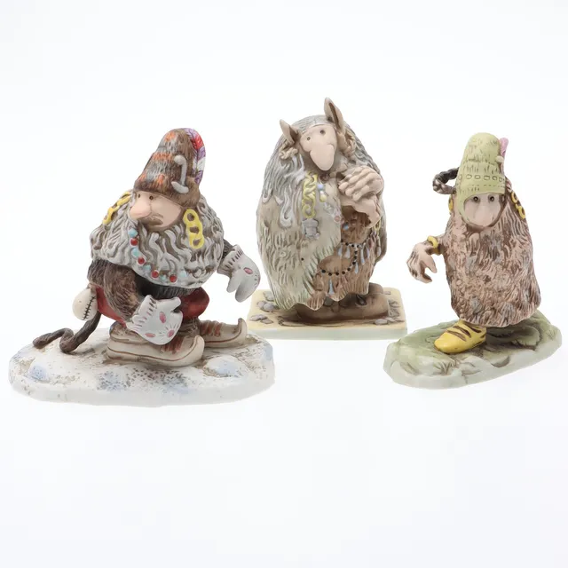 JOHN BAUER. Efter. Figuriner, 3 st, "Troll", fältspadsporslin, I Trollens Värld, Nils Holgersson Gården AB.