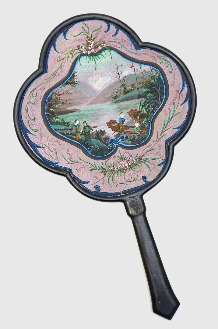 ABANICO ORIENTAL EN PALO ROSA Y PAPEL PINTADO, CHINA SIGLO XIX. — Asiatica — Barcelona Auctions