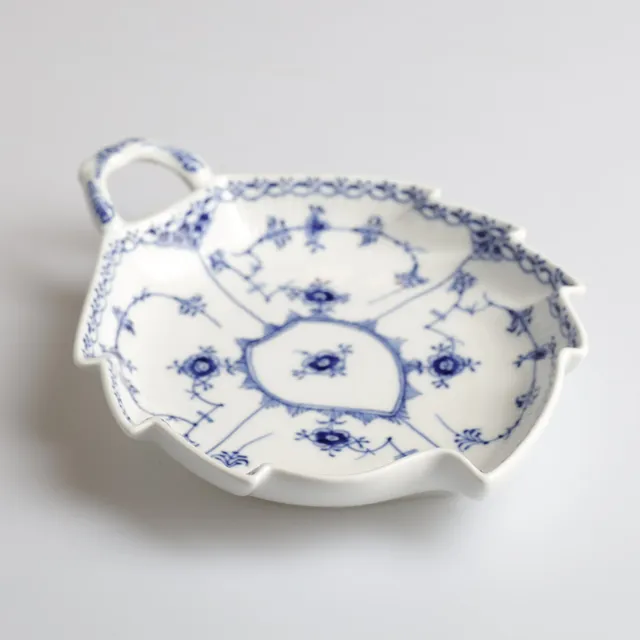 SKÅLFAT, porslin, "Musselmalet", halvblond, Royal Copenhagen, Danmark.