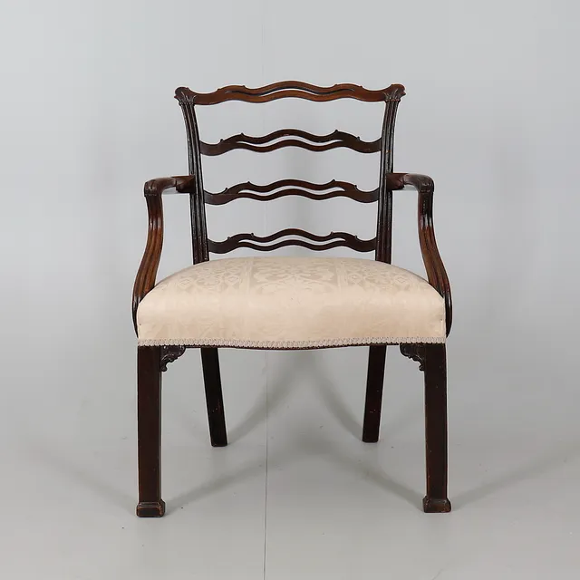A GEORGE III MAHOGANY ARMCHAIR.