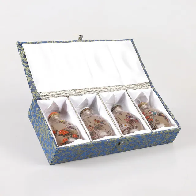 SNUSFLASKOR, 4 st, glas s.k. hinterglasmalerei, Kina 1900-tal.