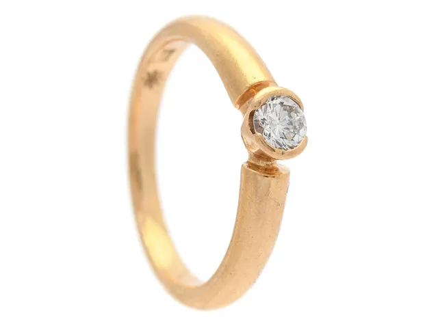 STRÖMDAHL, enstensring, 18K guld, Stjärnringen, briljantslipad diamant ca 0,16 ct ca W/SI, stl 15 mm, vikt 2,8 g.